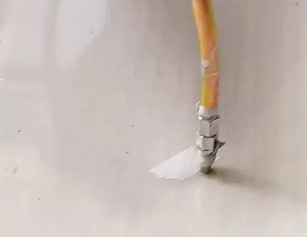 南平瓷砖空鼓维修公司专业解答在瓷砖铺贴过程中，如果使用的砂料过粗（如全部使用了粗砂），可能会导致以下问题